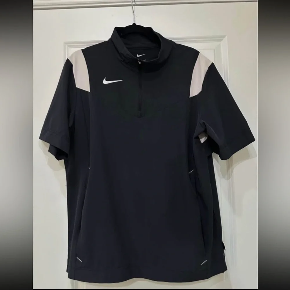 Nike Mens Short Sleeve Windbreaker